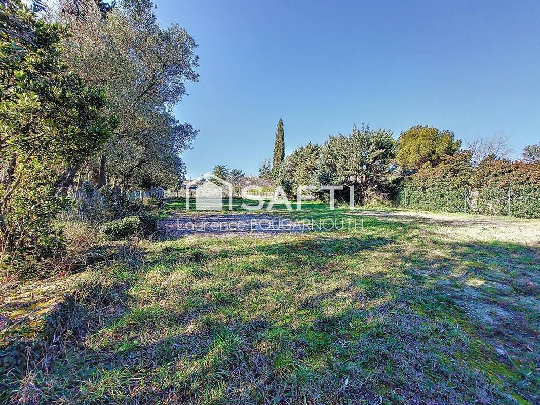 Photo 3 - Terrain à ROQUEMAURE