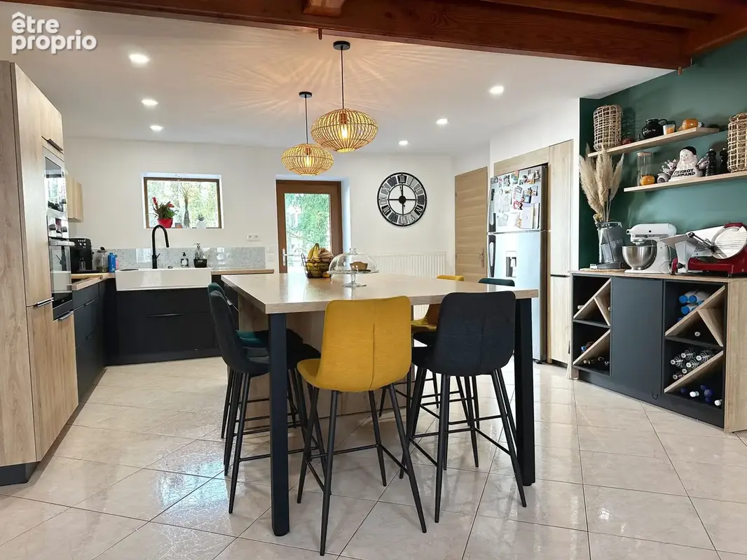 Maison 10 pièces 190 m² à vendre à Beaujeu (69430) - photo 9