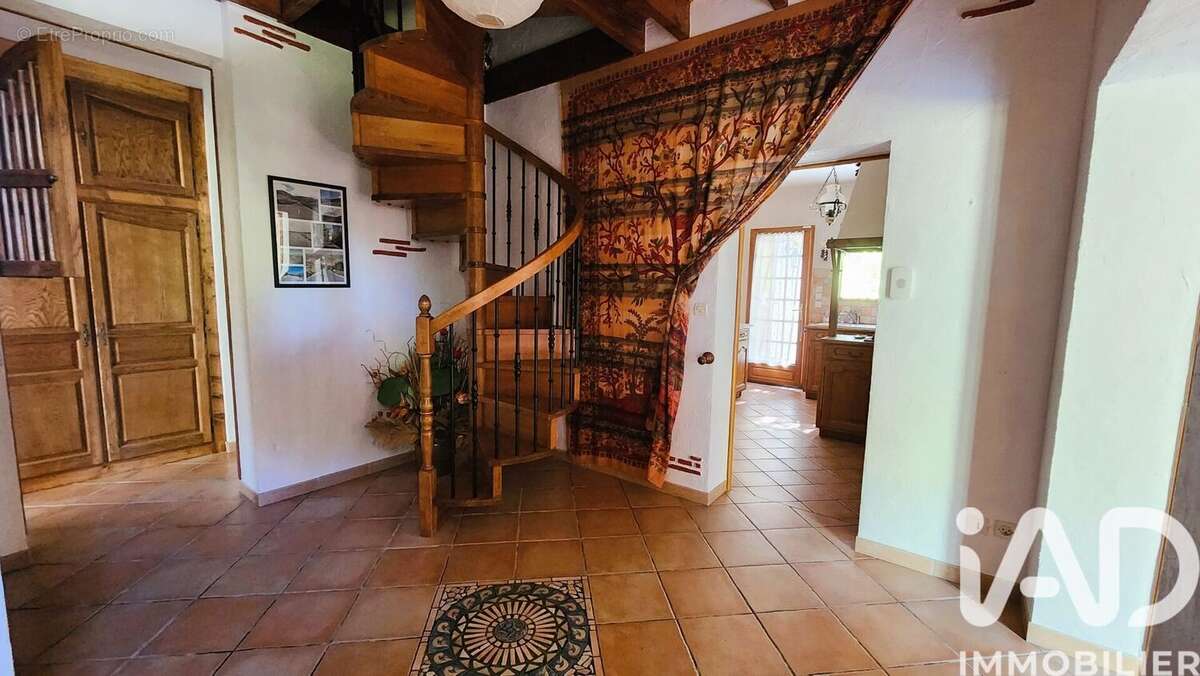 Maison 140 m² à Couze-Et-Saint-Front  - photo 6
