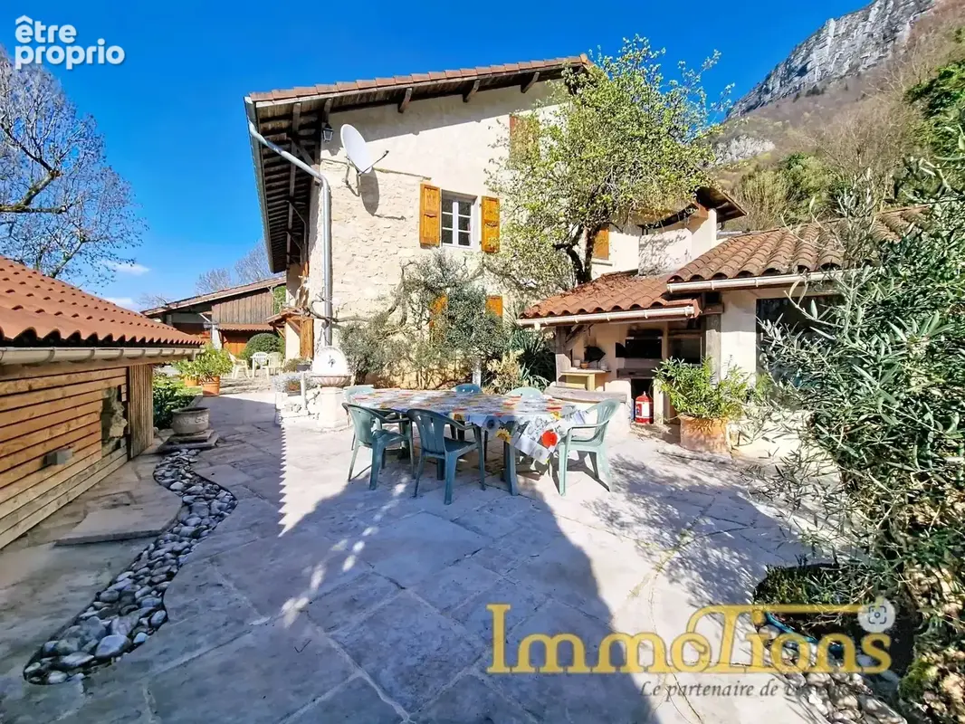Un domaine d’exception aux portes du Vercors – Près de 27 hectares, deux maisons, des dépendances et une vue spectaculaire - photo 2