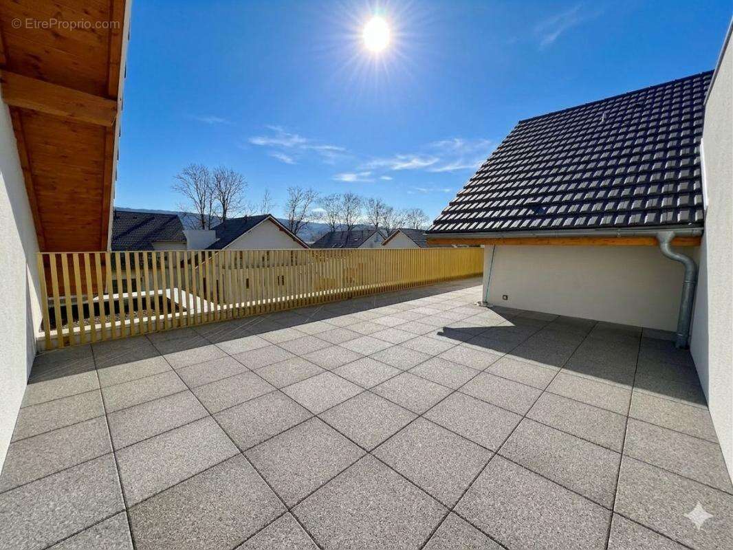 Appartement à SALES