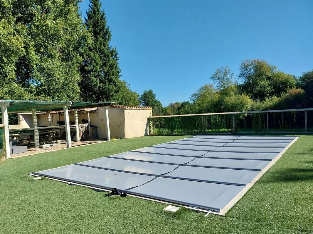 Maison à SAINT-SULPICE-LES-FEUILLES
