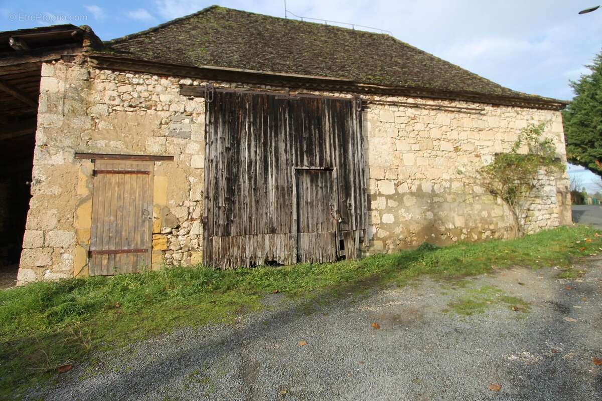 Terrain à COURS-DE-PILE