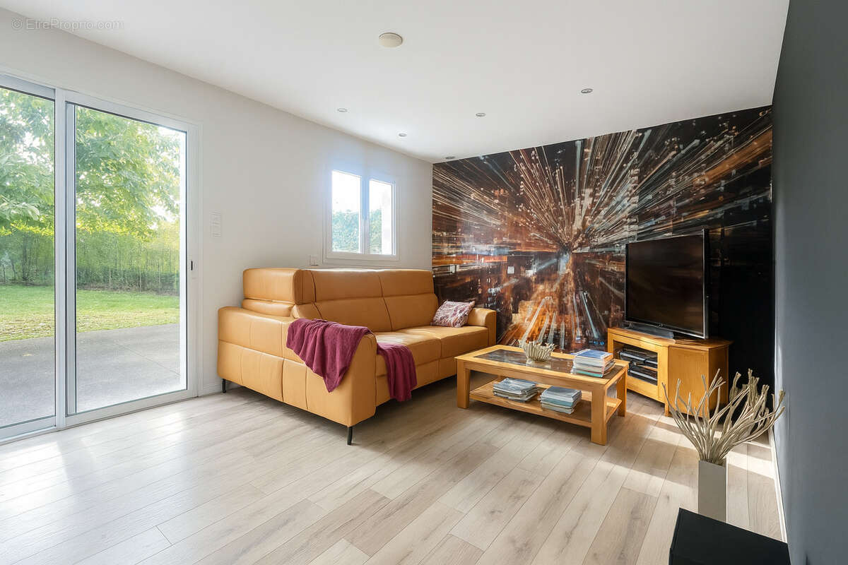 Maison à COMMELLE-VERNAY