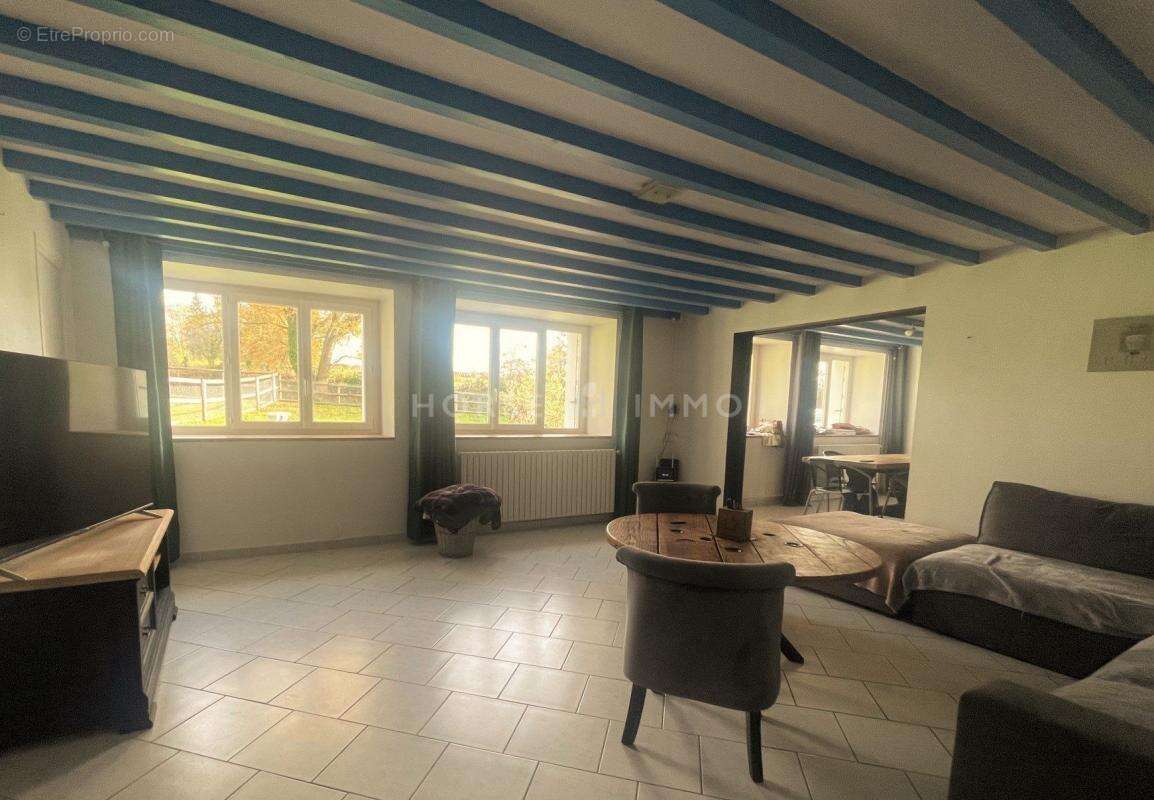 Maison à LA CHAPELLE-SAINT-LAUD