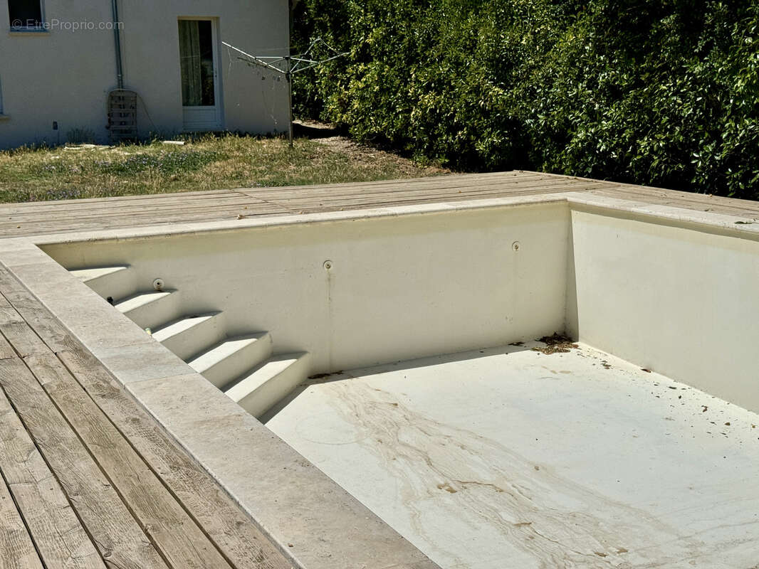 Maison de 110 m2 avec piscine, atelier 50m2, carport 20 m2 et terrain de 1 150 m2 - photo 6