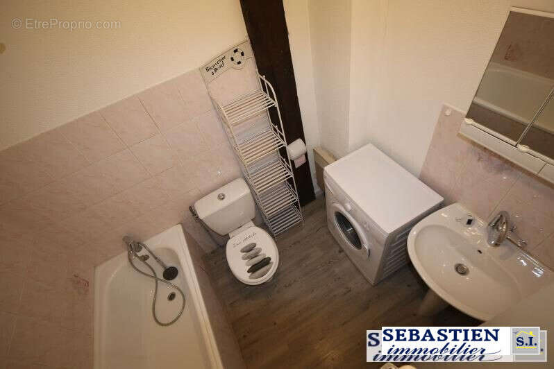 Salle de bains wc - Appartement à TROYES