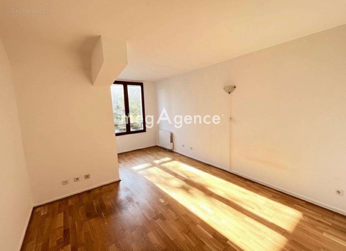 Maison à SAINT-NOM-LA-BRETECHE