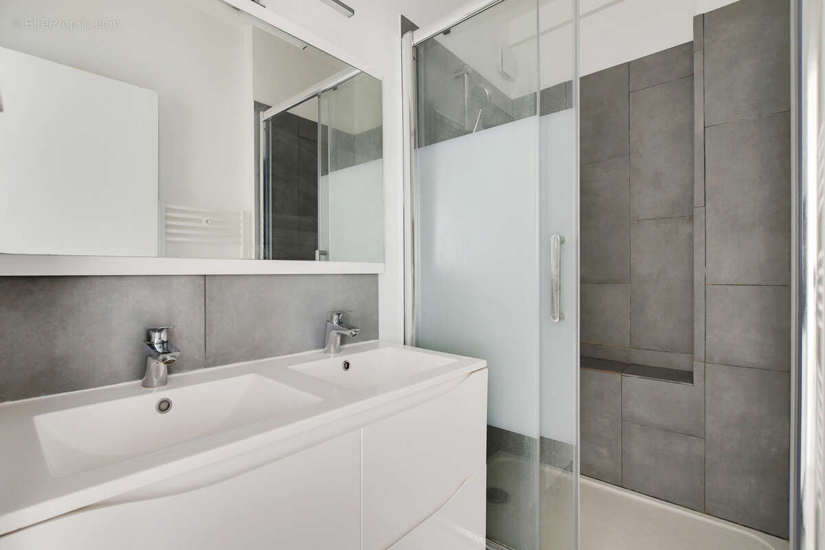 Appartement à PARIS-1E