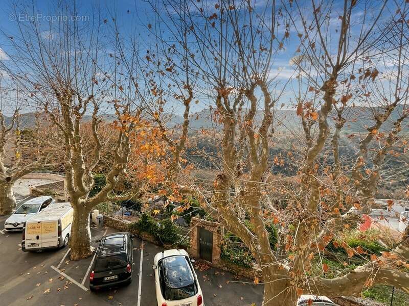 Appartement à BAGNOLS-EN-FORET