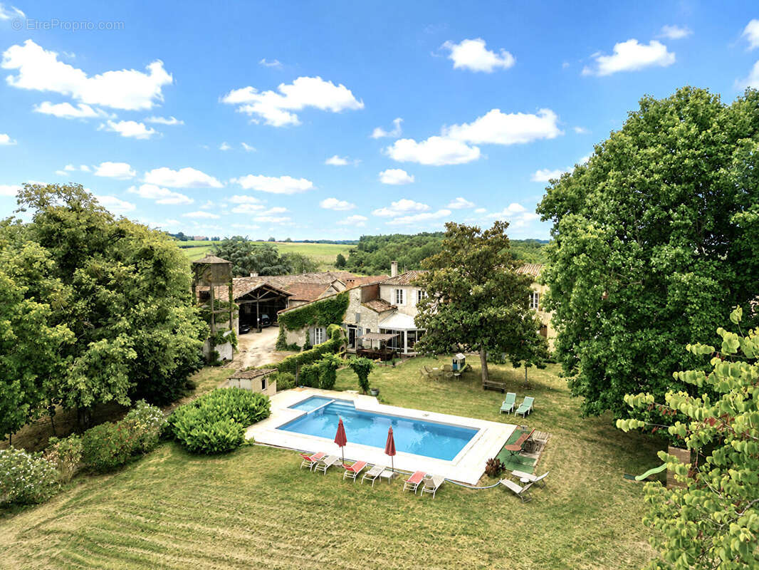 Domaine de charme et dépendances - photo 2