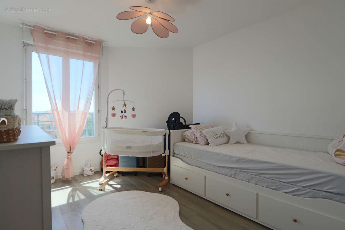 Appartement à LES PAVILLONS-SOUS-BOIS