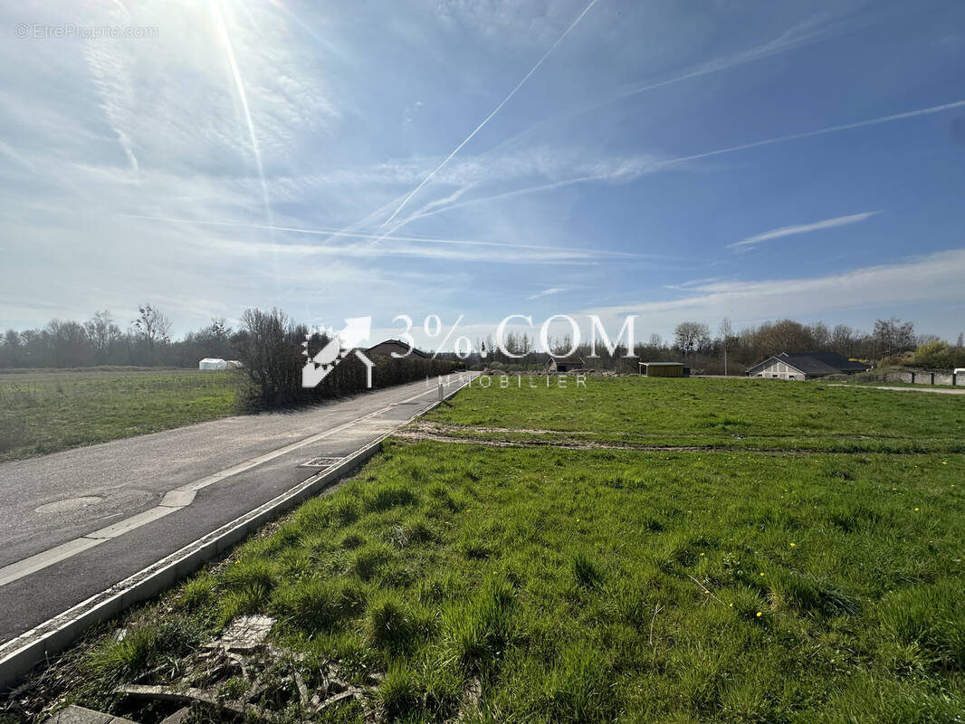 Terrain à CHENEVIERES