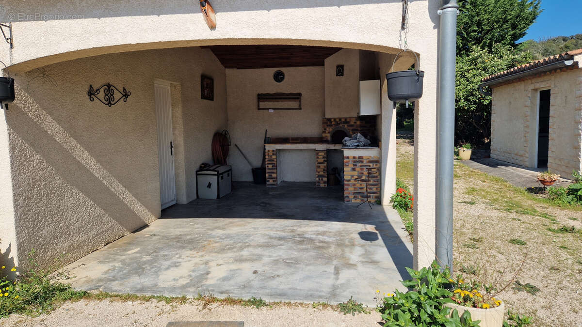 Maison à SAINT-JULIEN-LES-ROSIERS