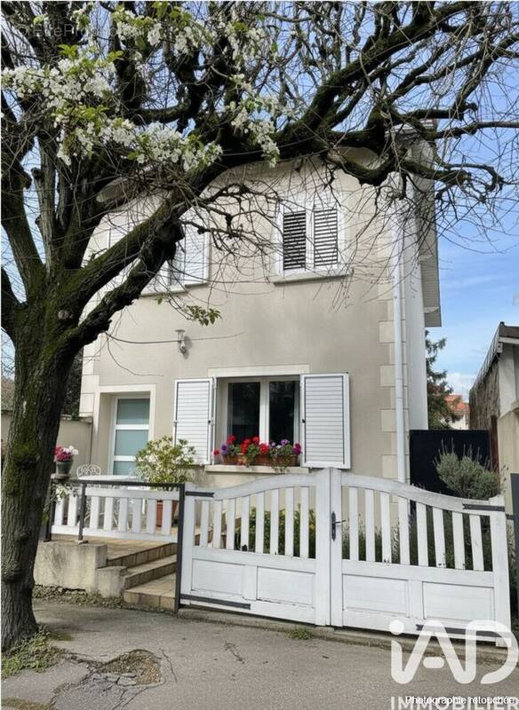 Photo 1 - Maison à VILLENEUVE-LE-ROI