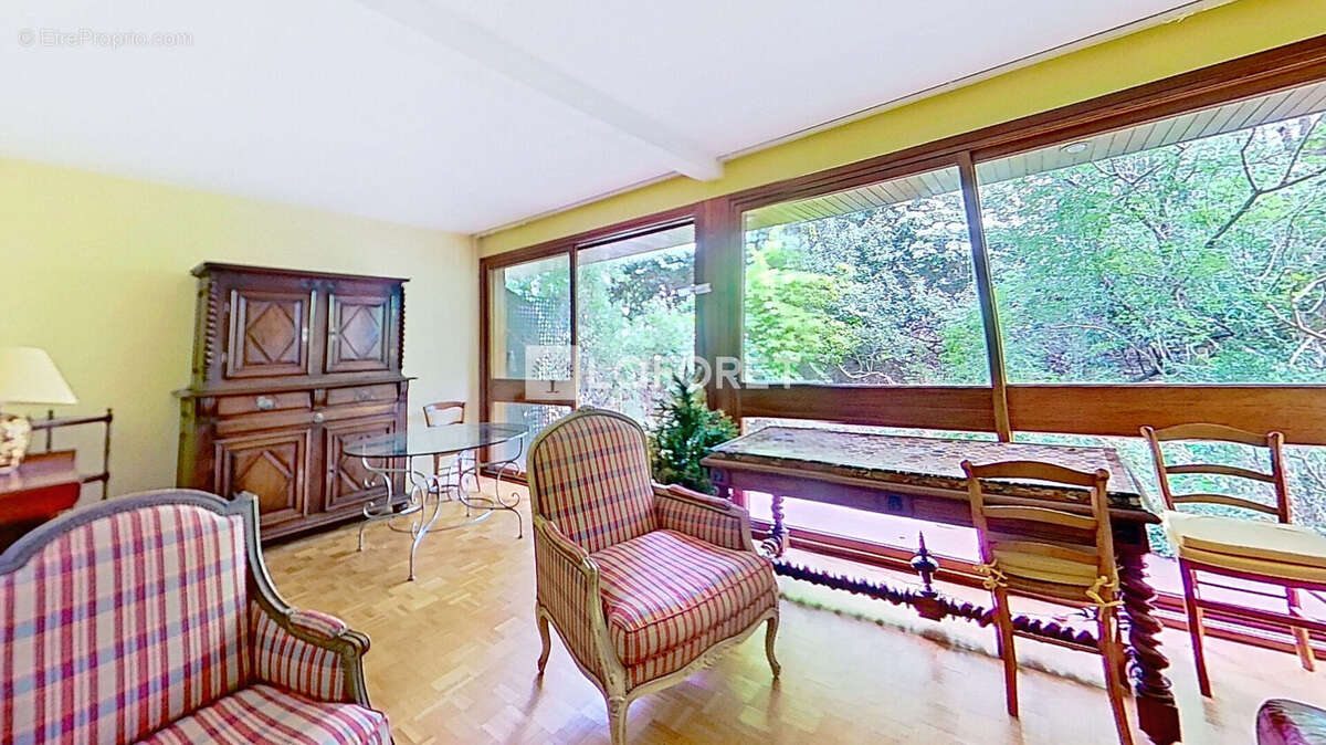 Appartement à LA CELLE-SAINT-CLOUD