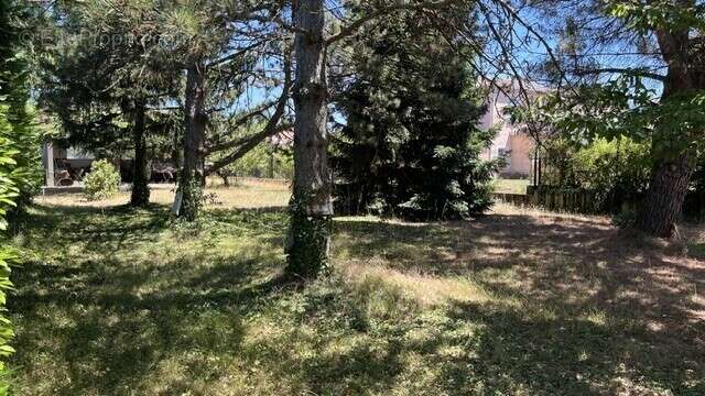 Terrain a 553 m² a anneyron - photo 2