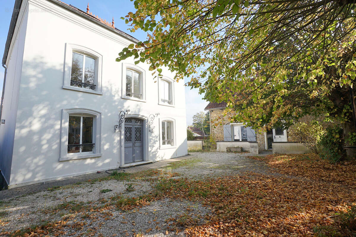 Maison à MEZIERES-SUR-SEINE