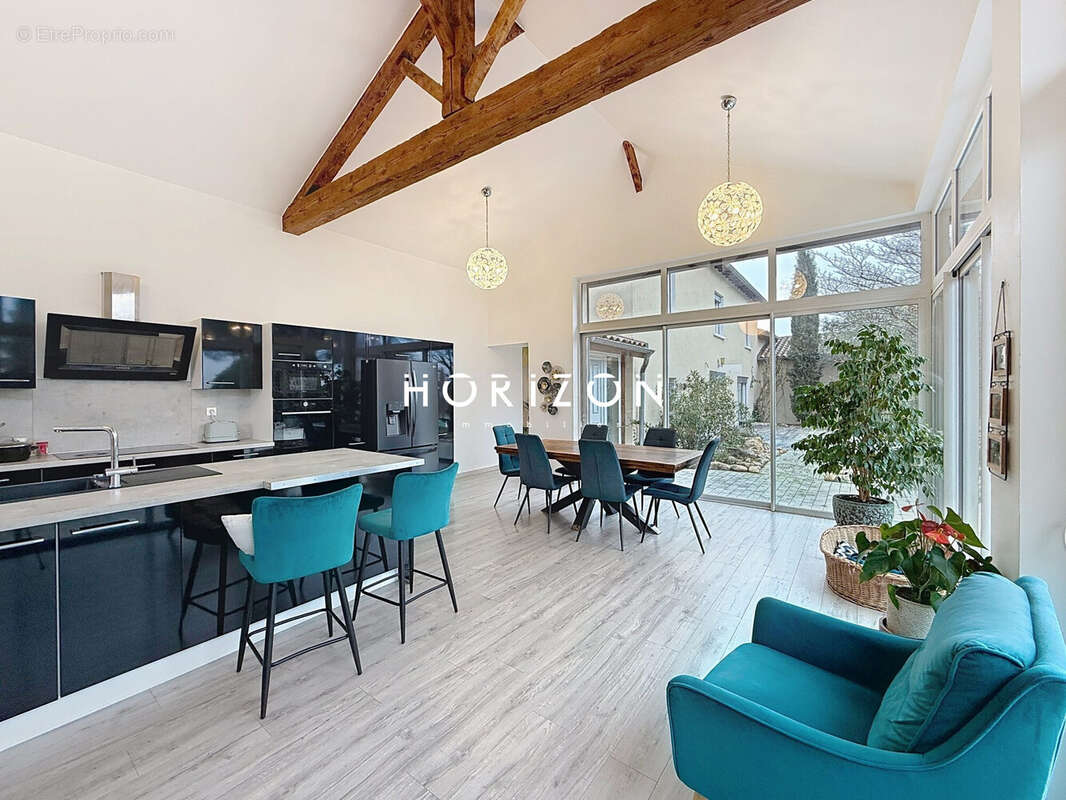 Maison à ROMANECHE-THORINS