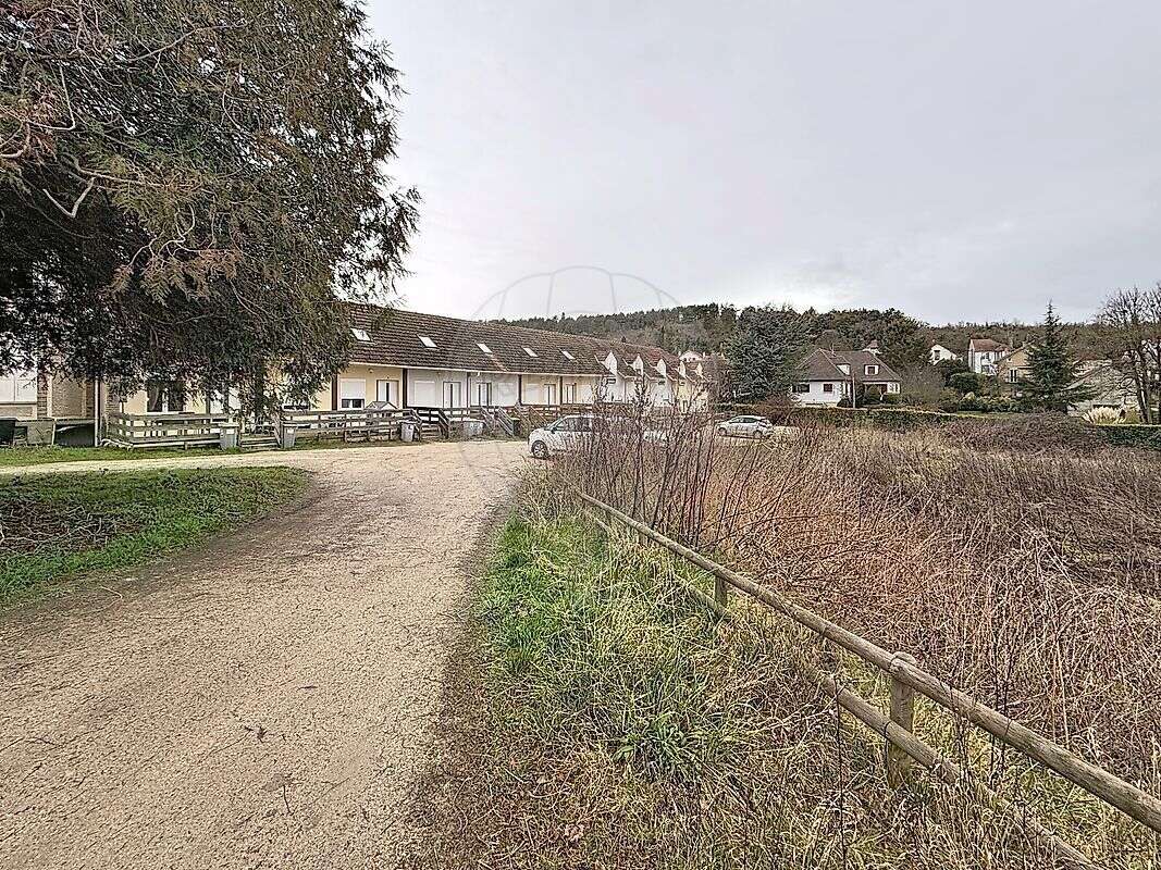 Autre à PONT-SUR-YONNE