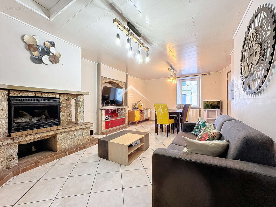 Maison à SAINT-GEORGES-DE-LUZENCON