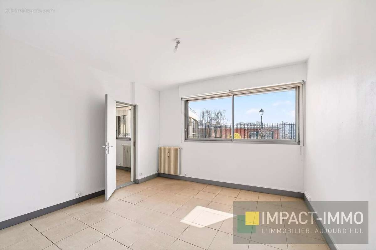 Appartement à COURBEVOIE