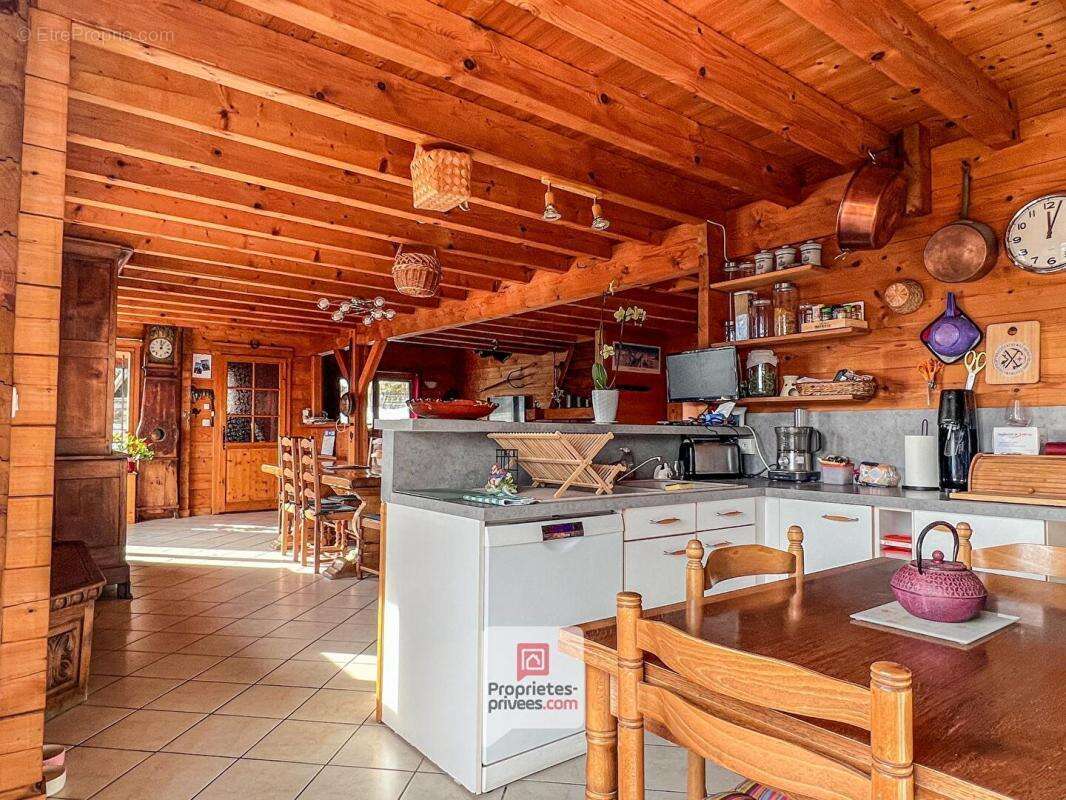 Plateau des Petites Roches (38660) - Chalet T6 en madriers + studio + carport + jardin - photo 9
