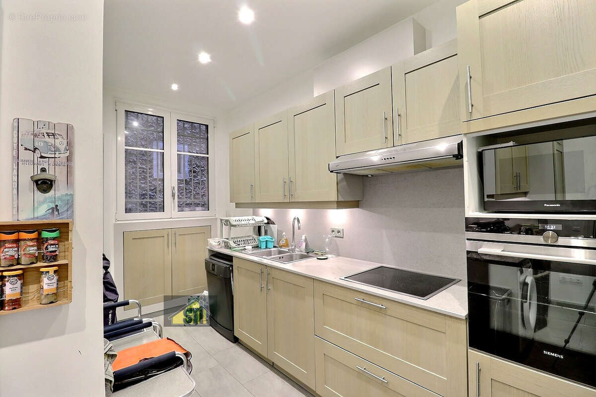 Appartement à PARIS-14E