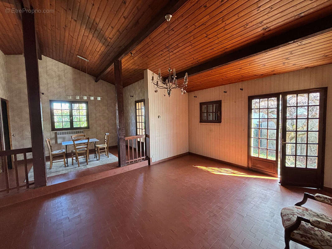 Maison à BRUGUIERES