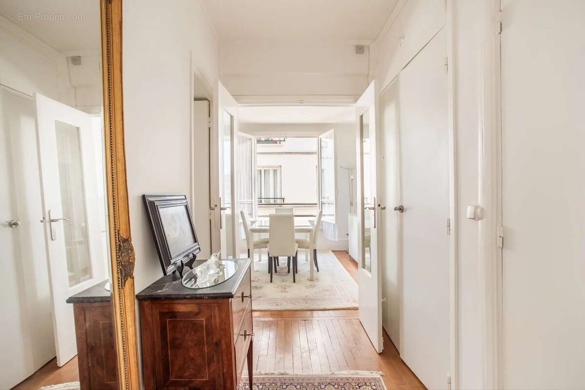 Appartement à PARIS-7E