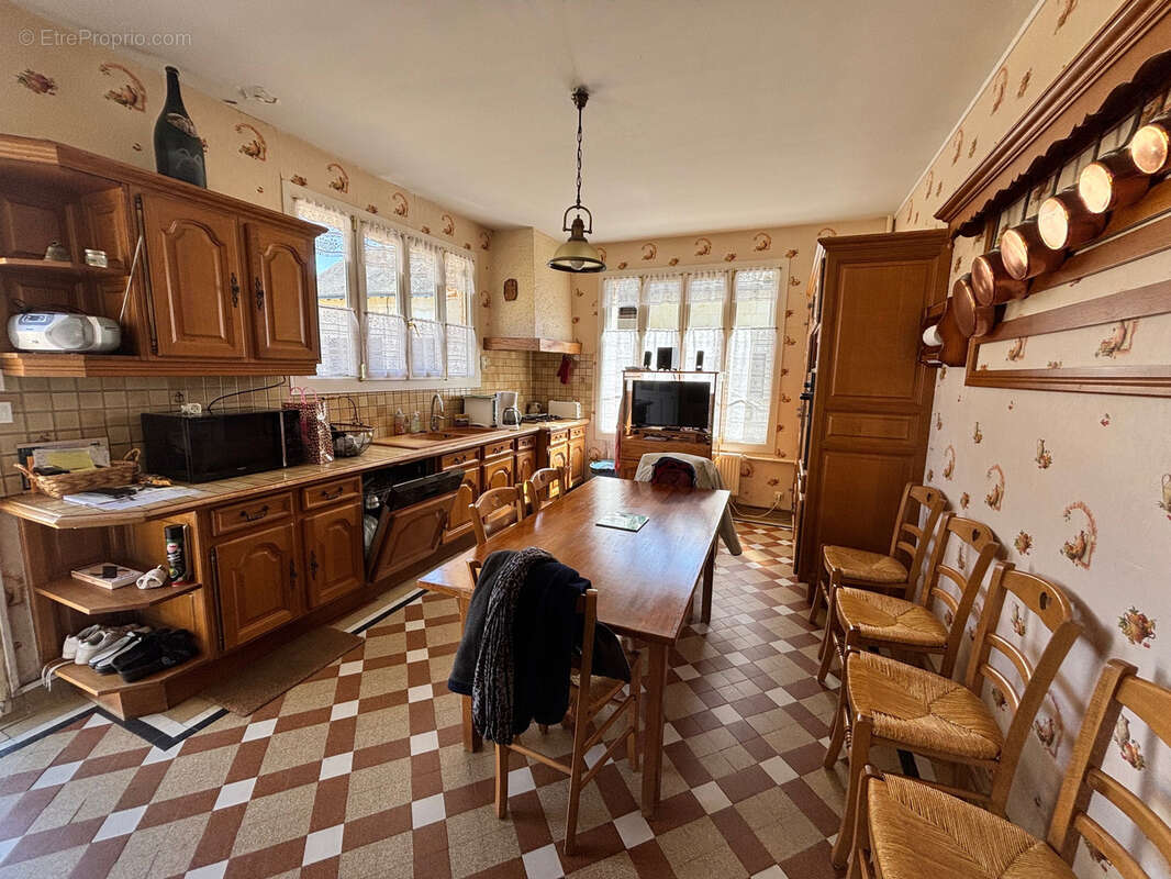 Grande propriété avec deux habitations, piscine et dépendances - photo 3