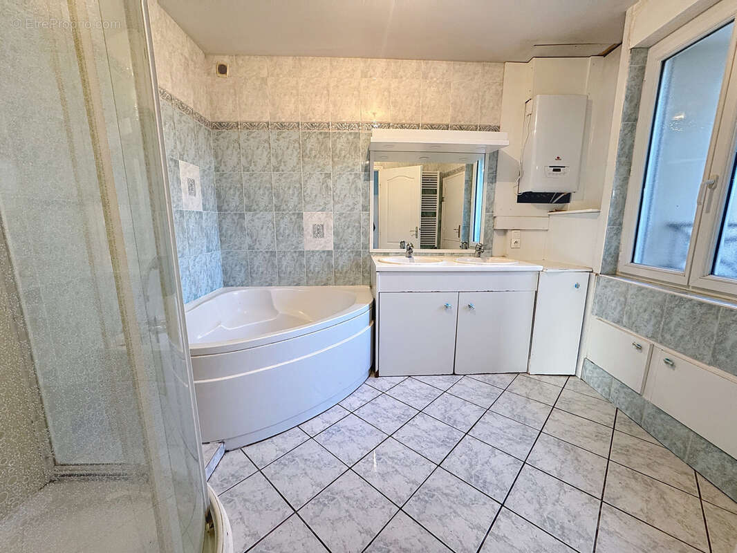 Appartement à SAINT-GENIS-LAVAL