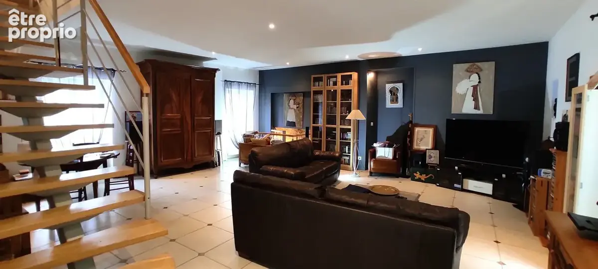 Maison 5 pièces 215 m² à vendre à Saintes (17100) - photo 7