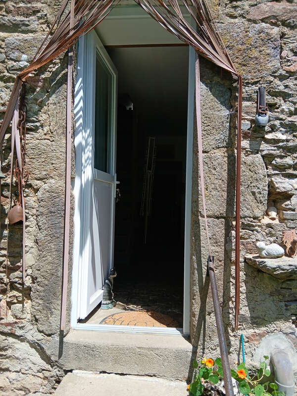Maison à flanc de colline avec plus d'un hectare de terrain - photo 7