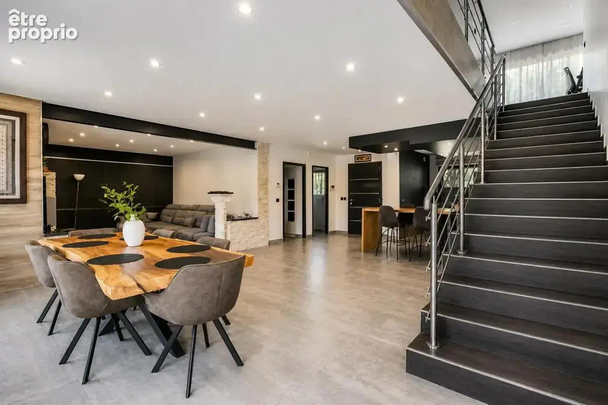 THONON-Corzent Villa  de 227 m² avec T2 indépendant - photo 1