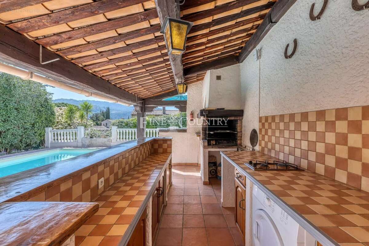 Maison à LA ROQUETTE-SUR-SIAGNE