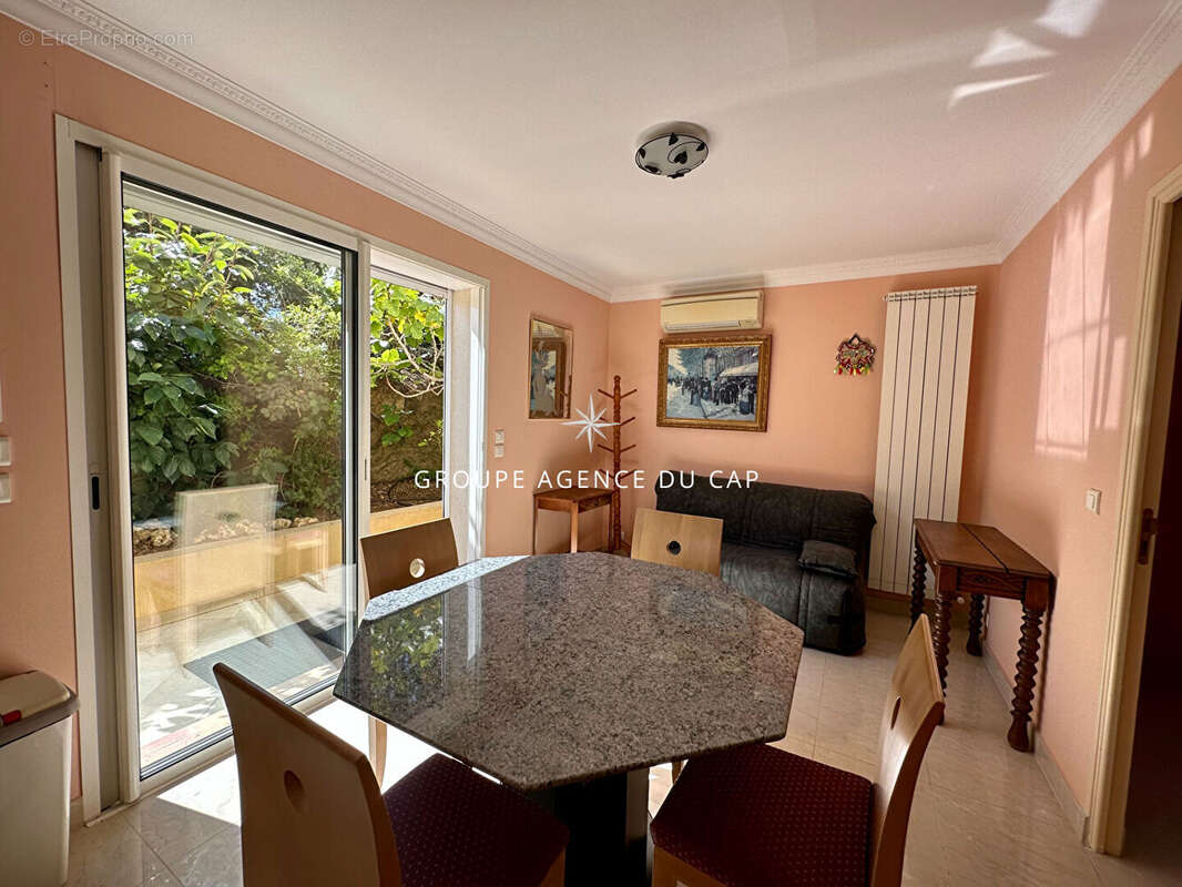 Villa vue mer avecT2 indépendant plus un  terrain de 2094 m² à l'arrière, constructible aux Issambres - photo 16