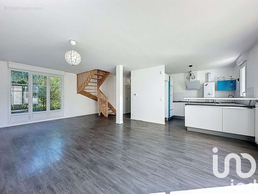 Photo 2 - Maison à SAINT-PIERRE-DU-PERRAY