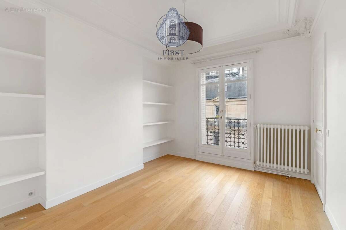Appartement à PARIS-8E