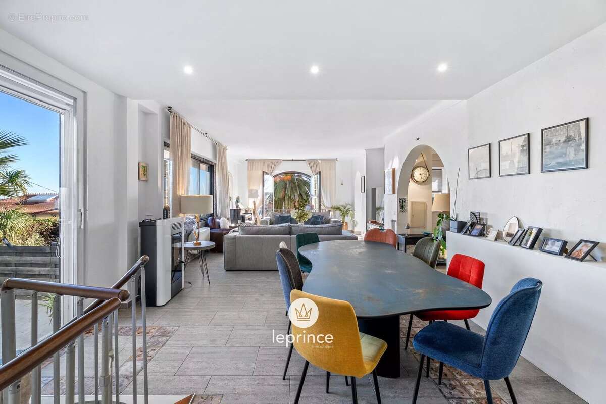 Appartement à VENCE