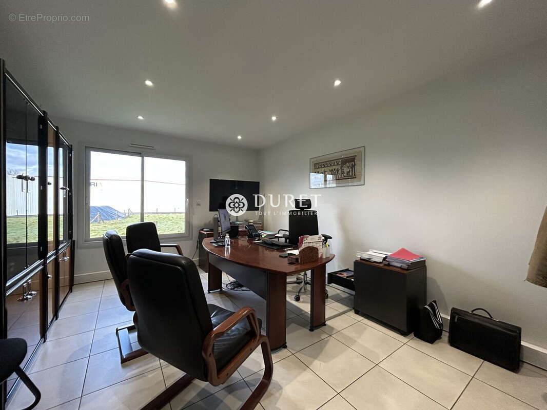 Commerce à MONTAIGU