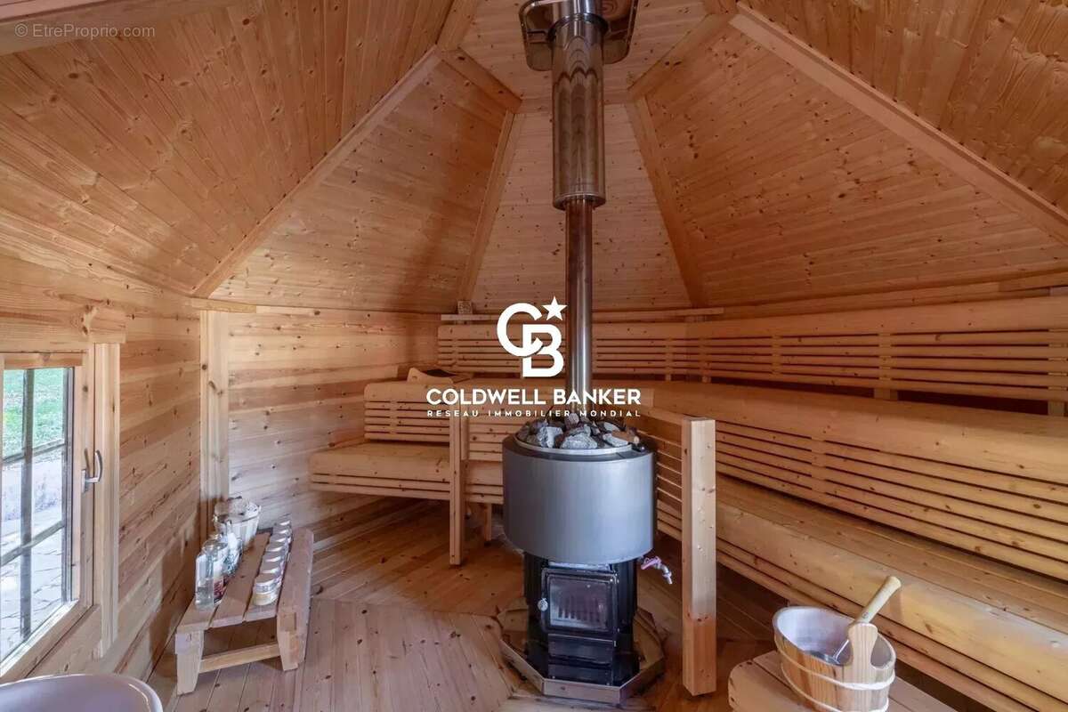 Maison à MONTAGNOLE