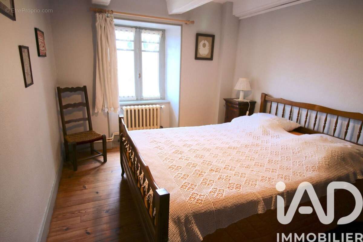 Maison 72 m² à Saint-Bonnet-Le-Bourg  - photo 2