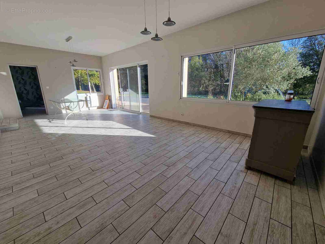 Maison de plain-pied avec 2 logements avec garages - photo 4