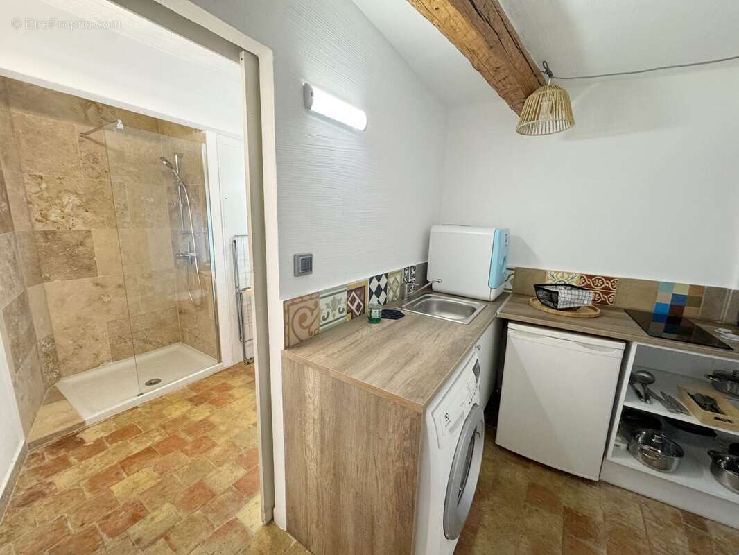 Cuisine - Appartement à SAINT-JULIEN-DU-VERDON