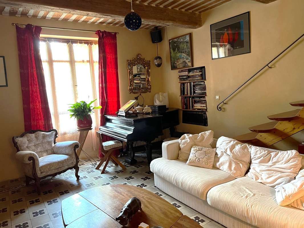 Maison à vendre à GOULT avec une terrasse et un jardin - photo 6