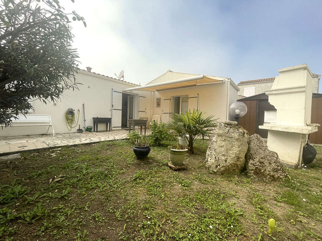 Maison à LA BREE-LES-BAINS