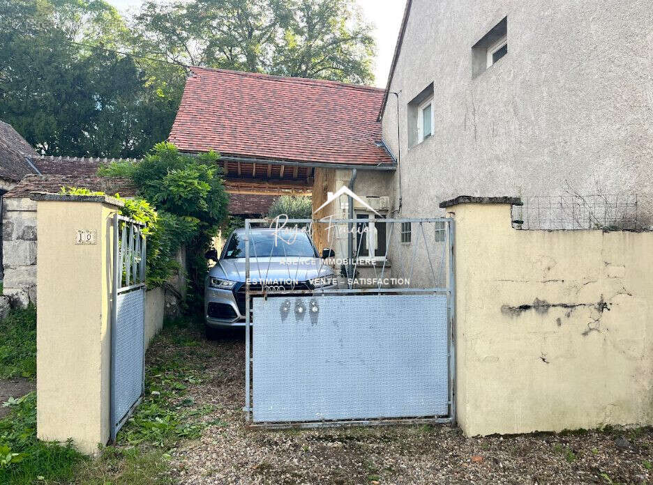 Maison à YZEURES-SUR-CREUSE