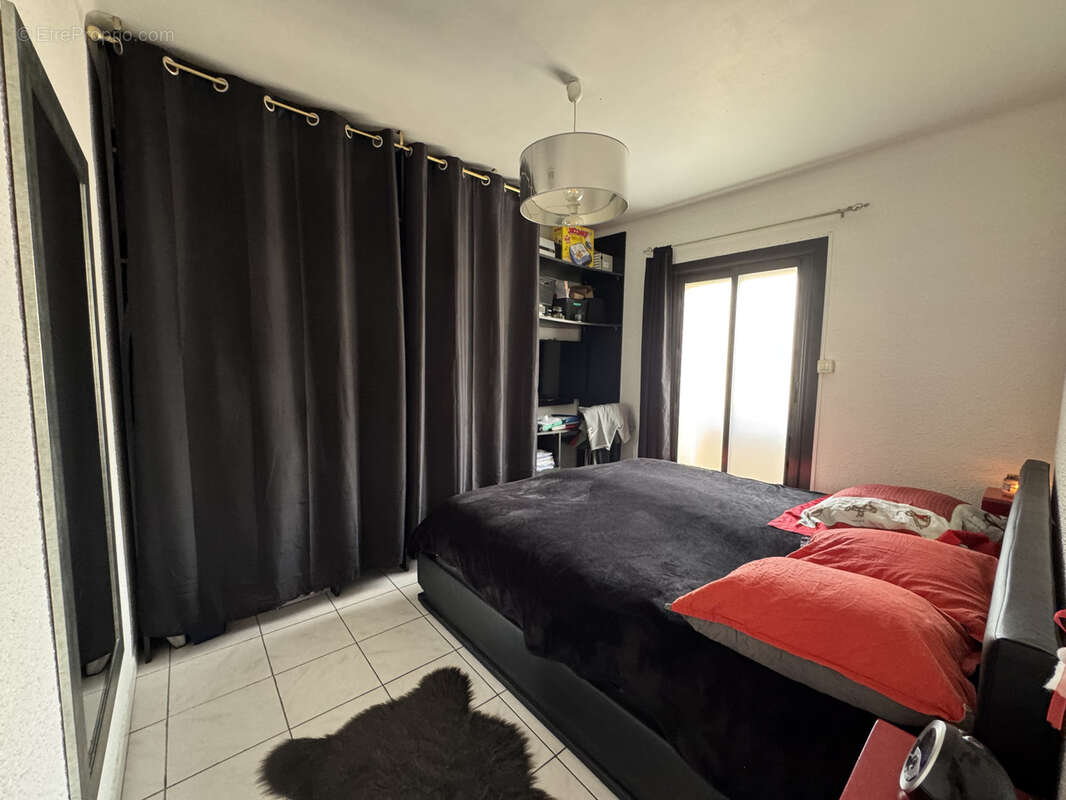 Maison à SAINT-LAURENT-DE-LA-SALANQUE