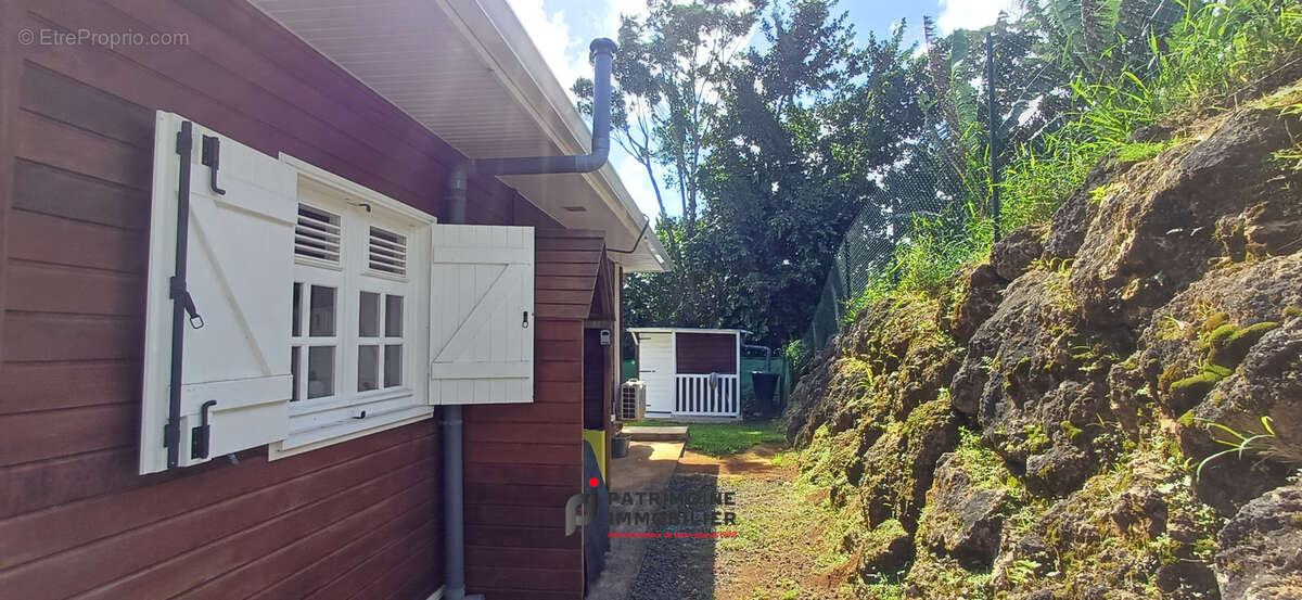 Maison t4 de 95 m2 sur terrain de 1000 m2 avec piscine et vue degagée sur petit bourg - photo 13